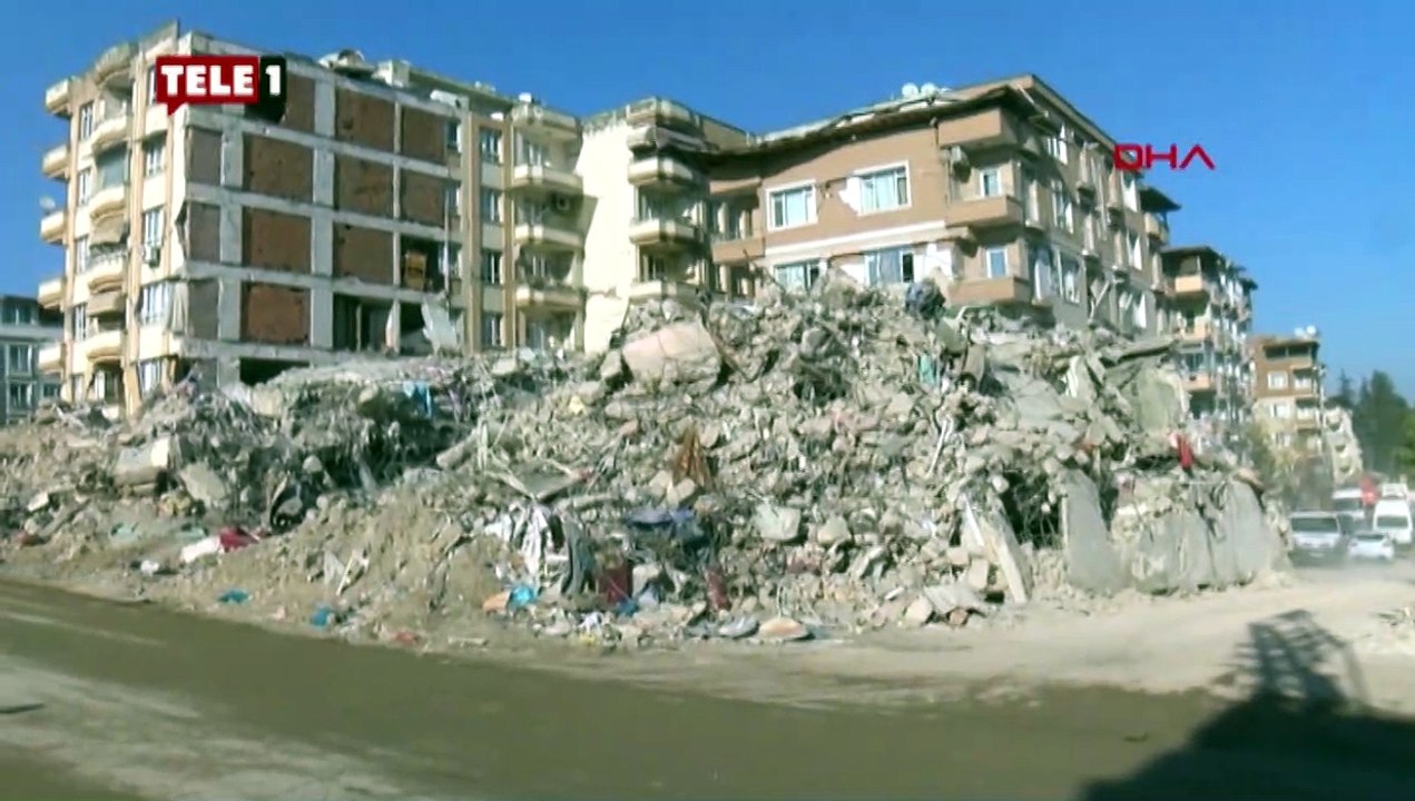 Antakya Kalesi'nden kente kuş bakışı! Enkaz tozu şehri çepeçevre sardı