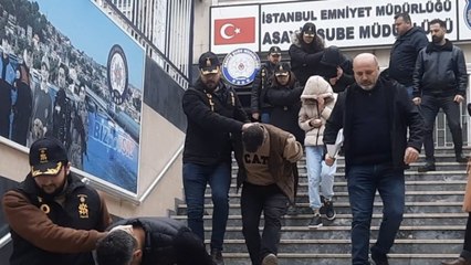 Enkazda anne ve babasını kurtarmaya çalışırken hırsızlar kuyumcu dükkanını yağmaladı