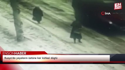 Rusya'da yayaların üstüne kar kütlesi düştü