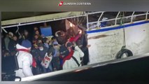 Guardia Costiera soccorre 211 migranti a Lampedusa, le immagini