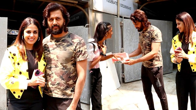 Riteish Deshmukh और Genelia एक साथ आए नज़र, फैन्स के साथ दोनों ने दिया पोज