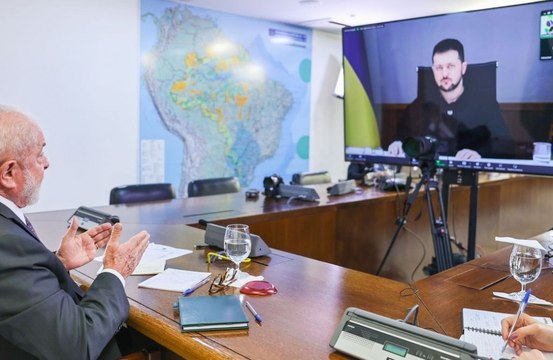 Lula e Zelensky conversam sobre acordo de paz entre Rússia e Ucrânia durante chamada de vídeo