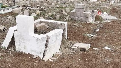 Bebek mezarlıklarında deprem sonrası hasar