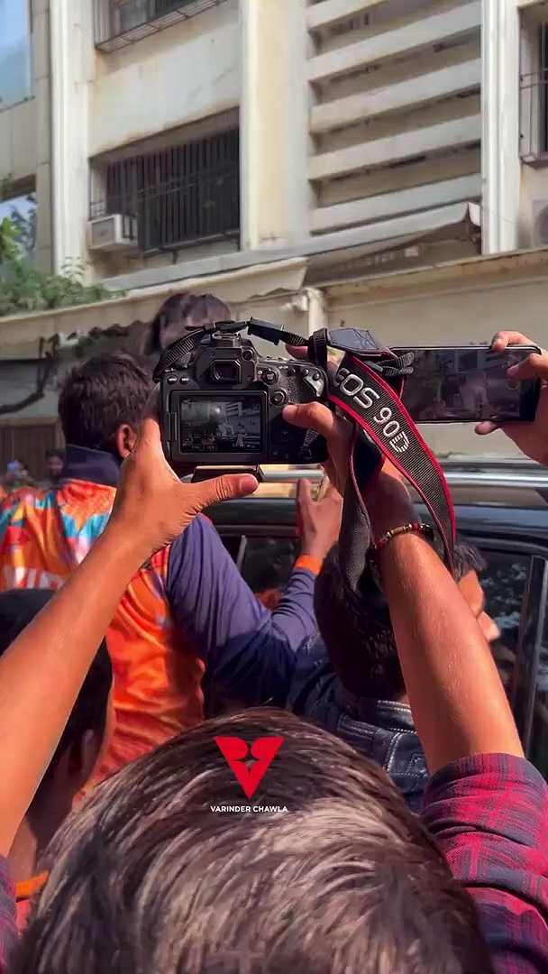 श्रद्धा कपूर ने पब्लिक के बीच सेलीब्रेट किया बर्थडे, 'तू झूठी मैं मक्कार' एक्ट्रेस ने सड़क पर काटा केक