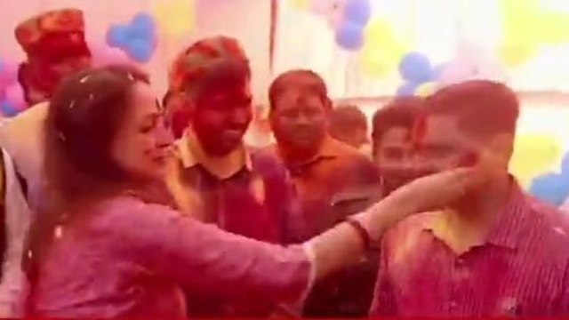 कान्हा की नगरी में फाग महोत्सव की धूम, सांसद हेमा मालिनी ने खेली होली, देखें वीडियो