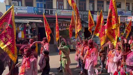 Download Video: मेहंदीपुर बालाजी में महाआरती के साथ शुरू हुआ होली महोत्सव, नाचते गाते पहुंच रहे हजारों भक्त