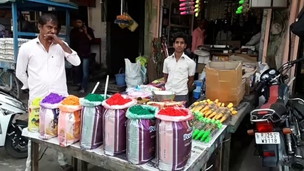 रंगों के त्योहार पर महंगाई की मार, इतने प्रतिशत बढ़े दाम