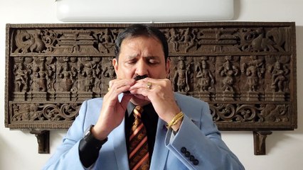 Paan Khaaye Saiyan Hamaro-Teesri Kasam 1966 on Harmonica by Live Performance by Mukund Kamdar