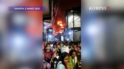 Suasana Kepanikan Warga saat Pipa Bensin Pertamina Plumpang Terbakar, Berlarian Histeris!