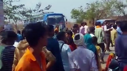 इधर समीक्षा उधर पानी के लिए चक्का जाम