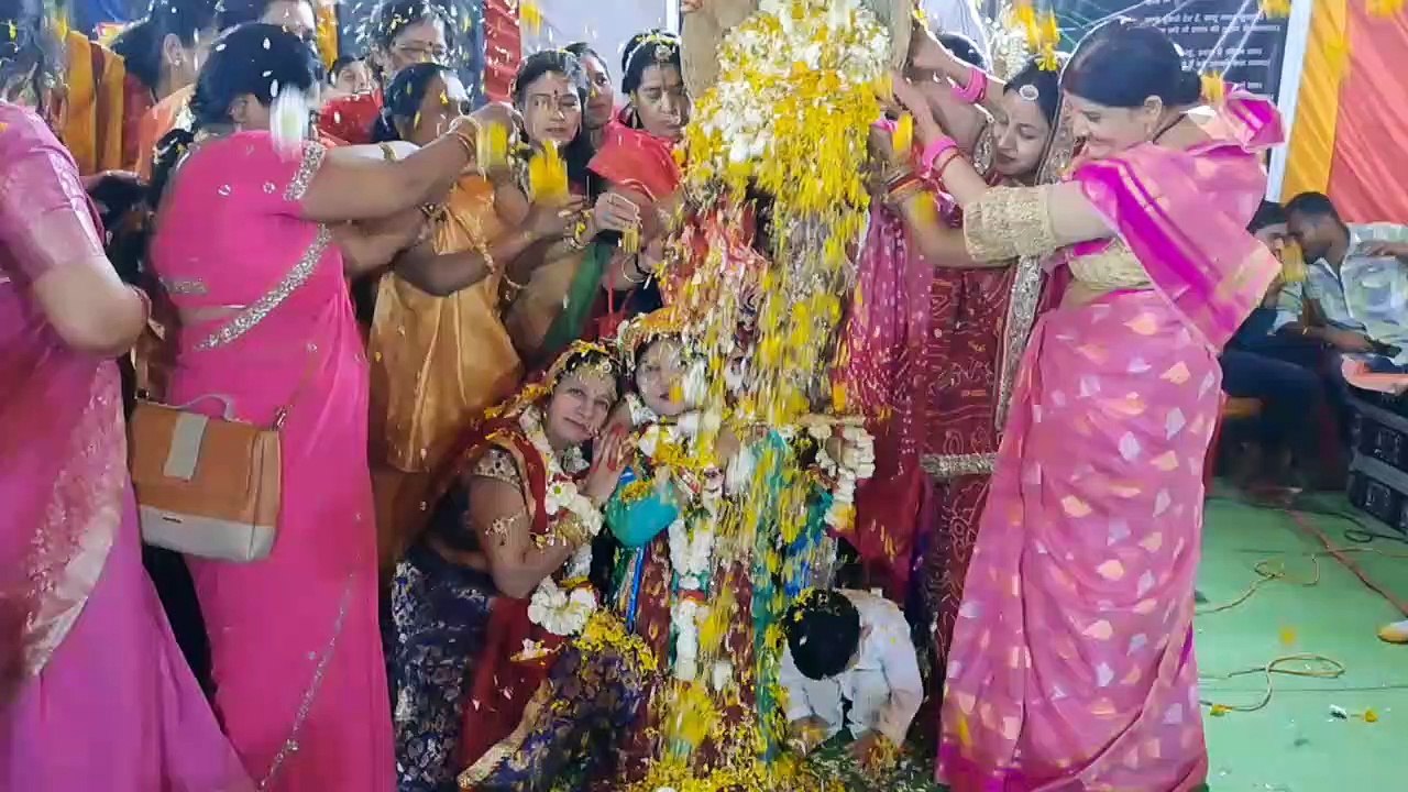 Video- खाटू श्याम के जन्मोत्सव पर ढाई क्विंटल फूलों से खेली होली