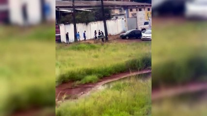 Passageira de ônibus flagra momento em que compristas são assaltados na BR-369