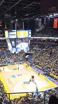 Fenerbahçe Beko maçında protesto: Hükümet istifa