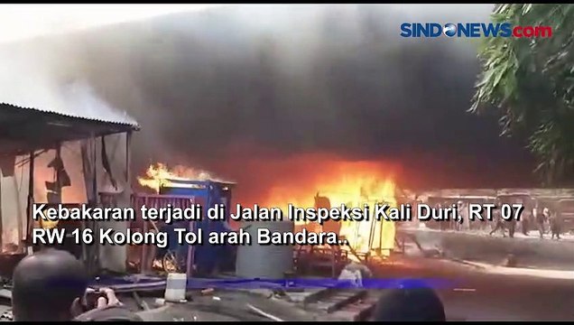 Ditinggal Mudik, Bangunan Semi Permanen di Kolong Tol Pejagalan Terbakar