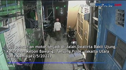 Terekam CCTV, Motor Warga Kebon Bawang Jakarta Utara Digasak Maling