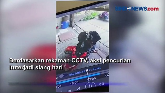 Aksi Maling Sepeda Motor Siang Bolong Terekam CCTV di Pademangan