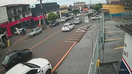 Câmera registra acidente que matou motoboy em Londrina
