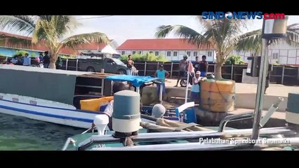 Babinsa Hadir Bantu Masyakat Berobat dari Pulau Matakus ke Pulau Yamdena