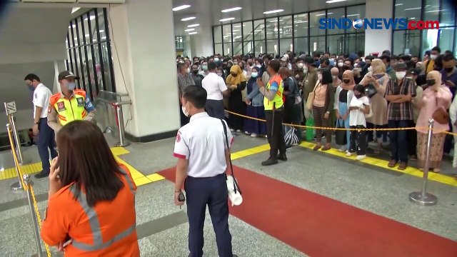 Hari Pertama Rute Baru KRL, Penumpang Menumpuk di Stasiun Manggarai