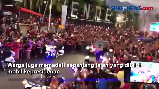 Ribuan Warga Tumpah Ruah Histeris Sambut Presiden Jokowi di Pinggir Jalan Ende