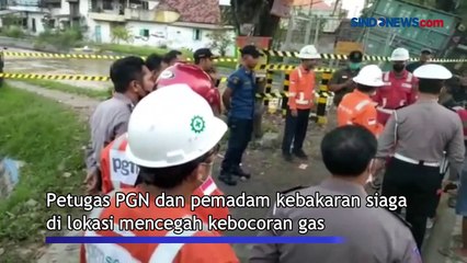 Truk Kontainer Terguling Timpa Pipa Gas di Sidoarjo