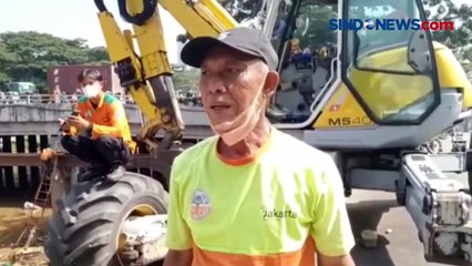 Tersangkut Eksavator, Jasad Pria Ditemukan di Banjir Kanal Barat