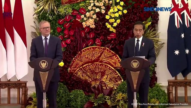 Momen Unik Presiden Jokowi Naik Sepeda Bambu dengan PM Australia di Istana Bogor