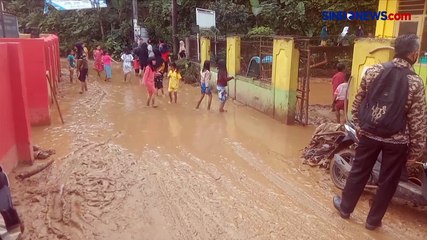 Banjir Bandang Terjang Kampung Cisarua, Puluhan Rumah Terendam Lumpur