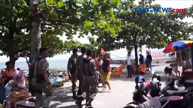 Penertiban PKL di Lokasi Wisata Pantai Padang, Sumatra Barat Diwarnai Kericuhan