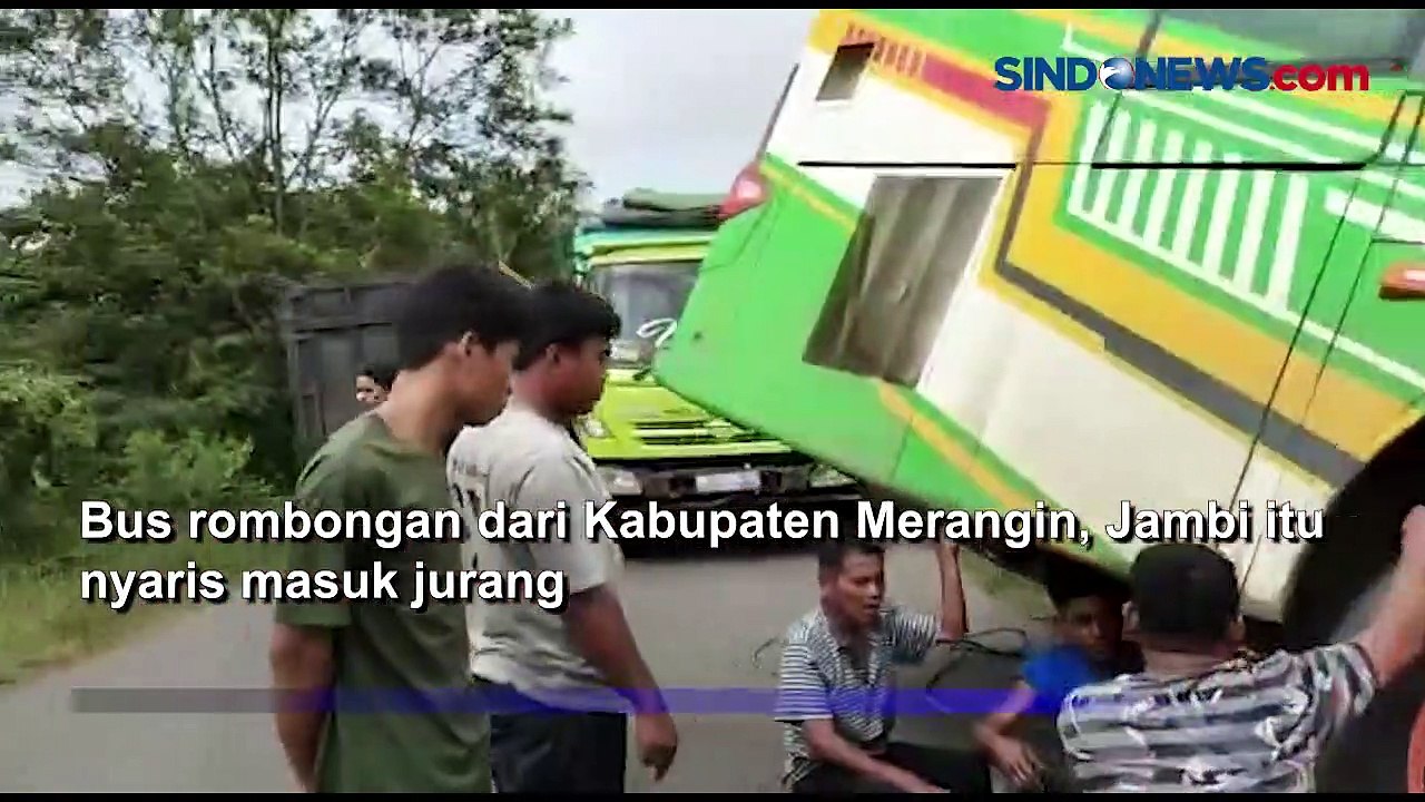 Bus Rombongan Calon Haji Asal Merangin Kecelakaan, Nyaris Masuk Jurang