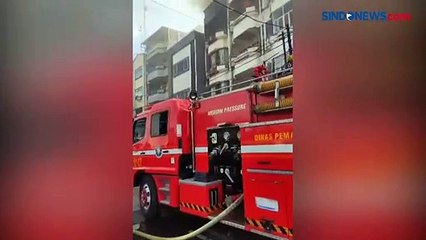 Download Video: Ruko Bertingkat Terbakar di Gambir, 11 Unit Mobil Pemadam dengan  44 Personel Dikerahkan