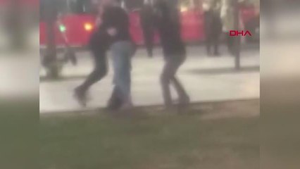 BORÇ- ALACAK KAVGASINDA TÜFEĞİNİ ATEŞLEDİ, ÇEVREDEKİ 5 KİŞİ YARALANDI; O ANLAR KAMERADA