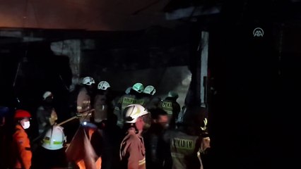 Endonezya'da akaryakıt deposunda çıkan yangında 14 kişi öldü