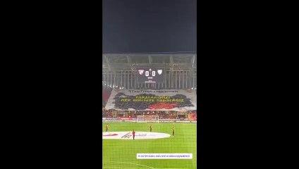Tehditler baskılar tribünleri susturamıyor! Hükümet istifa sloganı Göztepe tribününde