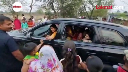 परळीचा दौरा, पंकजाताईंची गाडी थांबवली आणि पुढे काय झालं...