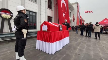 'DUR' İHTARINA UYMAYAN HAFİF TİCARİ ARAÇ SÜRÜCÜSÜNÜN ÇARPMASIYLA ŞEHİT OLAN POLİS İÇİN TÖREN