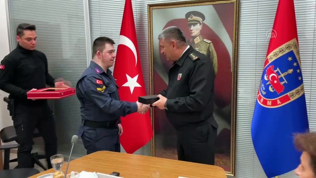 Down sendromlu depremzedenin askerlik hayalini jandarma gerçekleştirdi