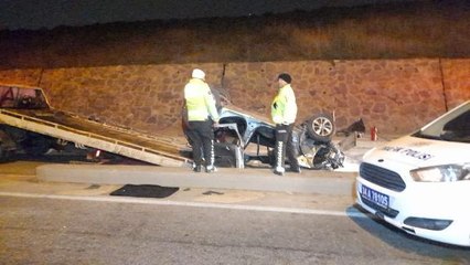 BAŞAKŞEHİR'DE OTOMOBİL BARİYERE ÇARPTI, KOPAN DEMİR PARÇASI SÜRÜCÜNÜN VÜCUDUNA SAPLANDI