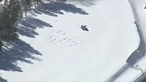 Residentes aislados en las montañas de California escriben el mensaje 