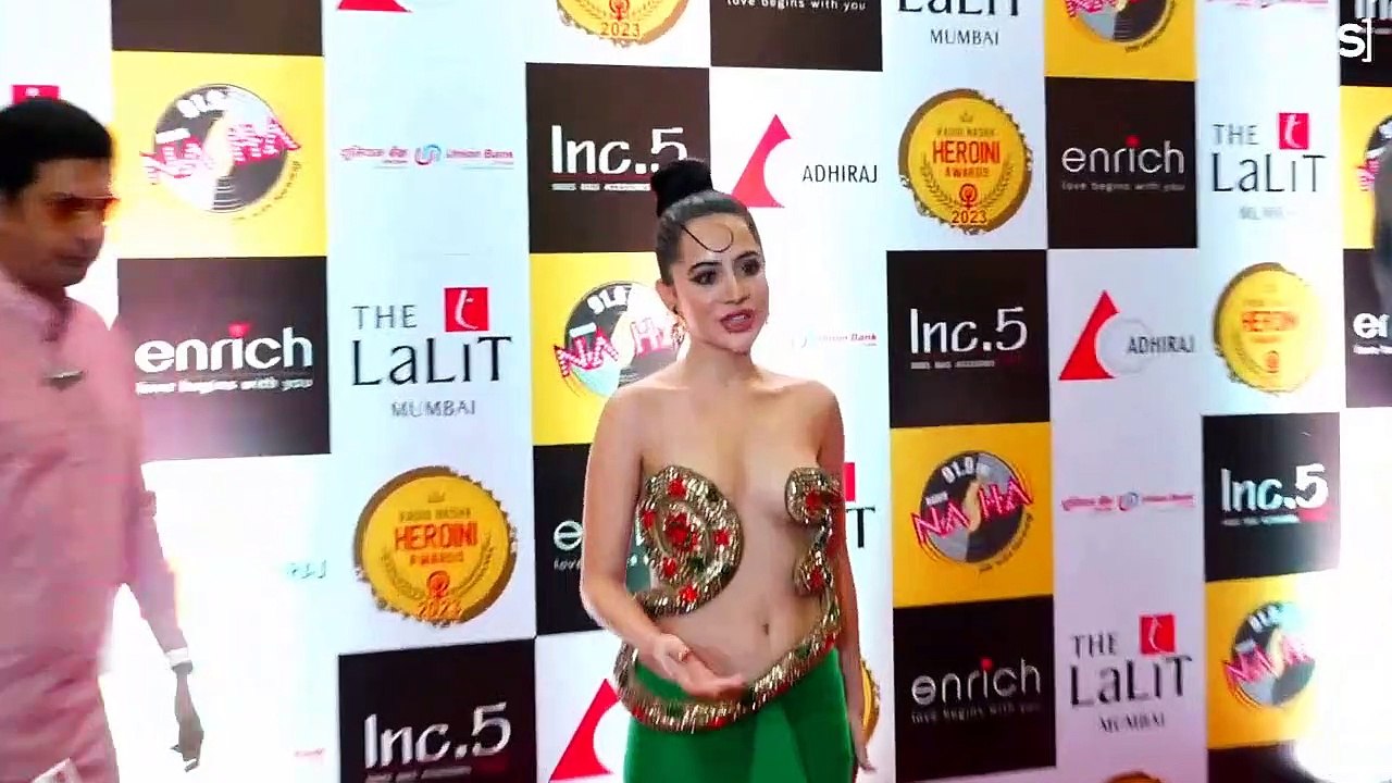 Urfi Uorfi Javed Wearing Multicolor Snake Design Cover Her TOP At Heroini Awards 2023