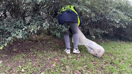 En famille, les bords de Loire nettoyés à Andrézieux-Bouthéon