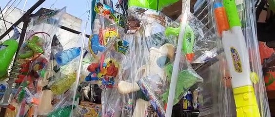 होली की सामग्री की दुकान