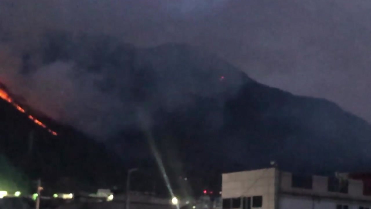 대구 대덕산 일대 산불...산림 당국 진화 중 / YTN