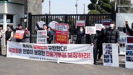 "국보법 위반 피의자 진술거부권 보장"...충돌로 부상 / YTN