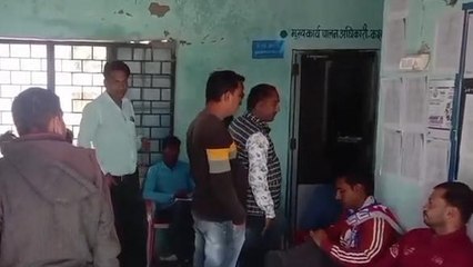 नीमच: हितग्राहियों से राशि की मांग करने वाले कर्मचारी को किया निलंबित