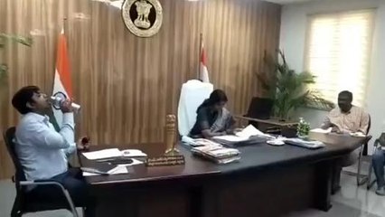 పెద్దపల్లి: కలెక్టర్ ను కలిసిన కేంద్ర బృందం
