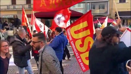 Tensione al corteo di Pontedera