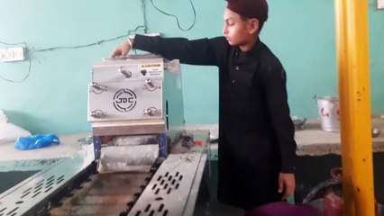 लंगर में मशीन की ओर से रोटीयां बनती हुई , देखें वीडियो