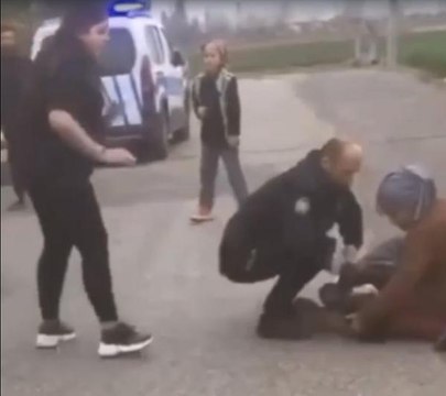 POLİS EŞLİĞİNDE ÇOCUKLARINI GÖRMEYE GİDEN KADIN, ESKİ KOCASI TARAFINDAN BIÇAKLA ÖLDÜRÜLDÜ