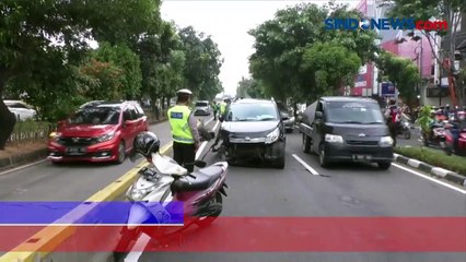 Kejar Iring-iringan Mobil Jenazah, Minibus Tabrak Pembatas Jalan di Jakarta
